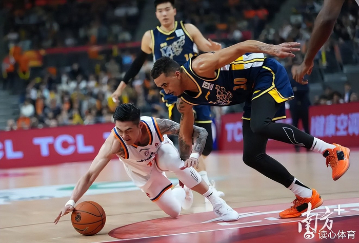 kaiyun-广东2外援转正，辽宁核心复出，山东报价2米13中锋，前CBA外援打假球|广东宏远|山东队|赵继伟|上海男篮|帕特里克-麦考_新浪体育_新浪新闻