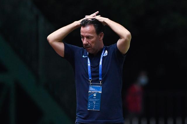 新东家出手范加斯特下课 肇俊哲或率队参加保级战