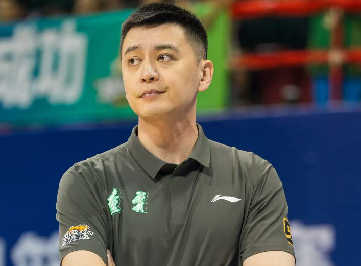 开云官网-热议杨鸣辞职：官微“恭喜脱离苦海”刷屏 火线就业29日解说湖人